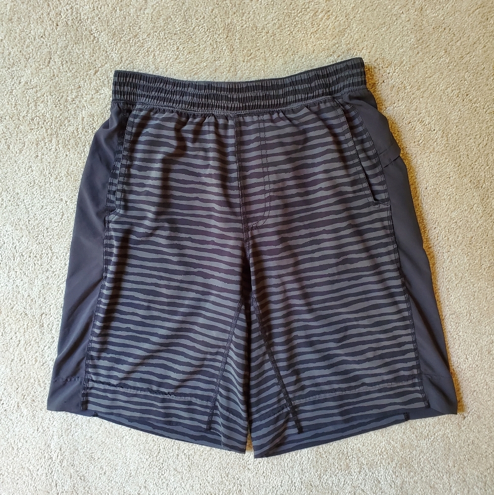 Lululemon men's linerless core shorts 10"